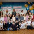 МАТУСИНЕ СВЯТО                               У 2-Г класі відбулося особливе, щире й дуже тепле свято – свято найдорожчих людей у світі. Діти співали, танцювали, читали вірші, жартували й дарували свої найщиріші емоції найдорожчим людям – матусям і бабусям. Цей виступ маленькі артисти наповнили своєю щирою дитячою любовʼю і зуміли засвітити в очах матусь радість і гордість за своїх дітей. Нехай усі матусі будуть щасливими, усміхненими, коханими й завжди зігрітими теплом своїх дітей